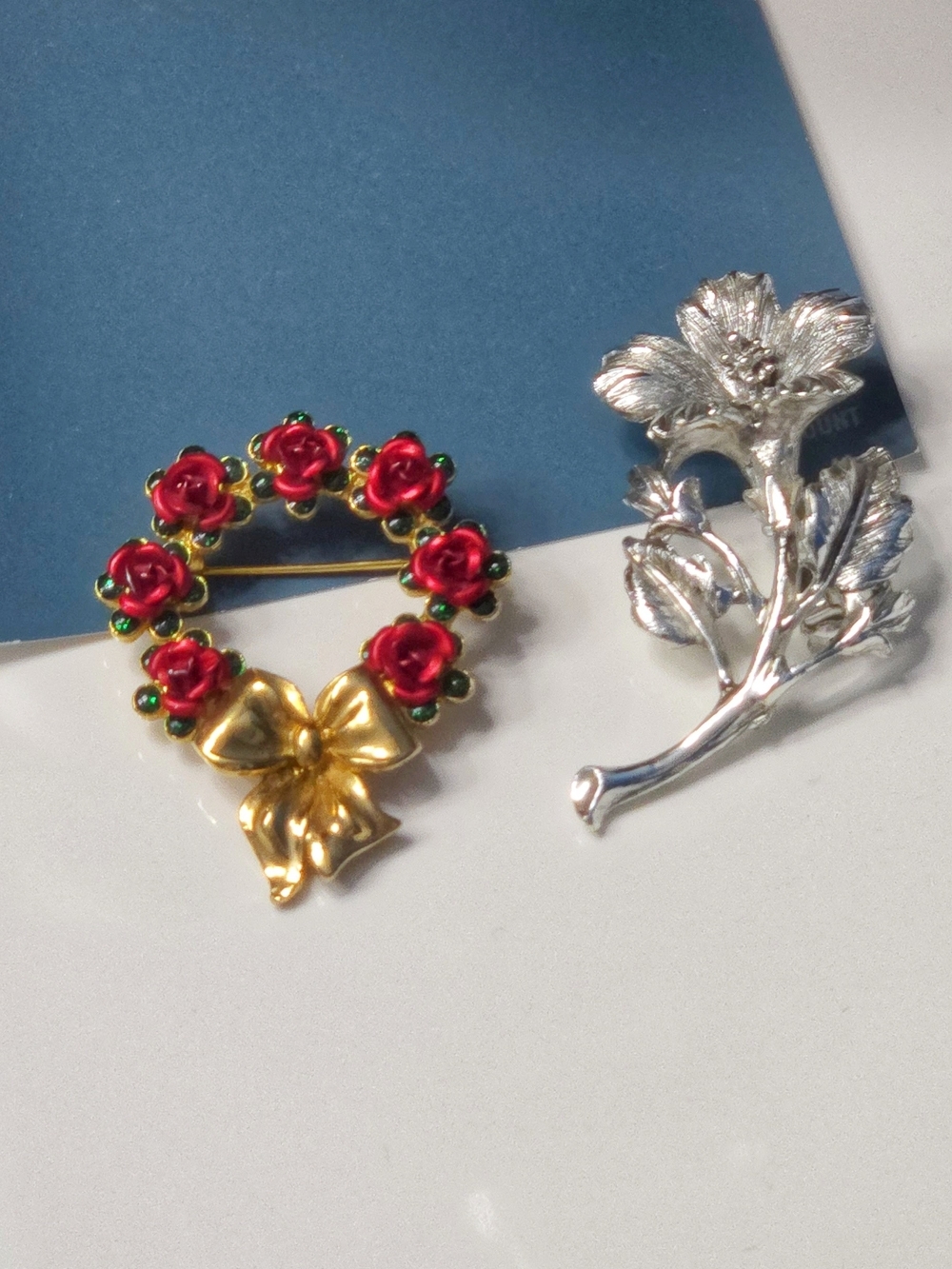 Avon Gold-tone Wreath Brooch with Red Rose Accents / Slivet Flower Brooch